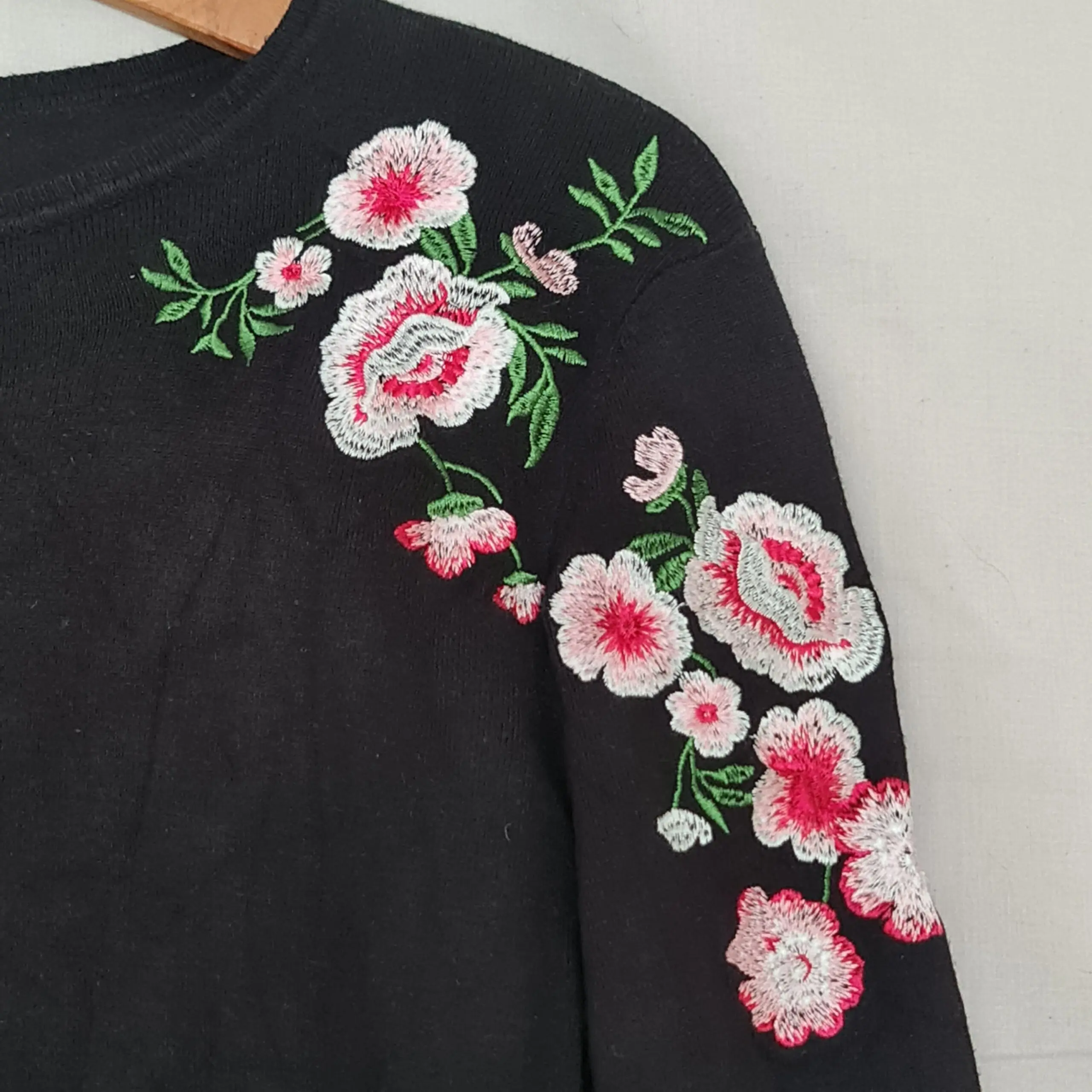 Warehouse Women's Black Floral Embroidered Jumper UK 16 - Image 2