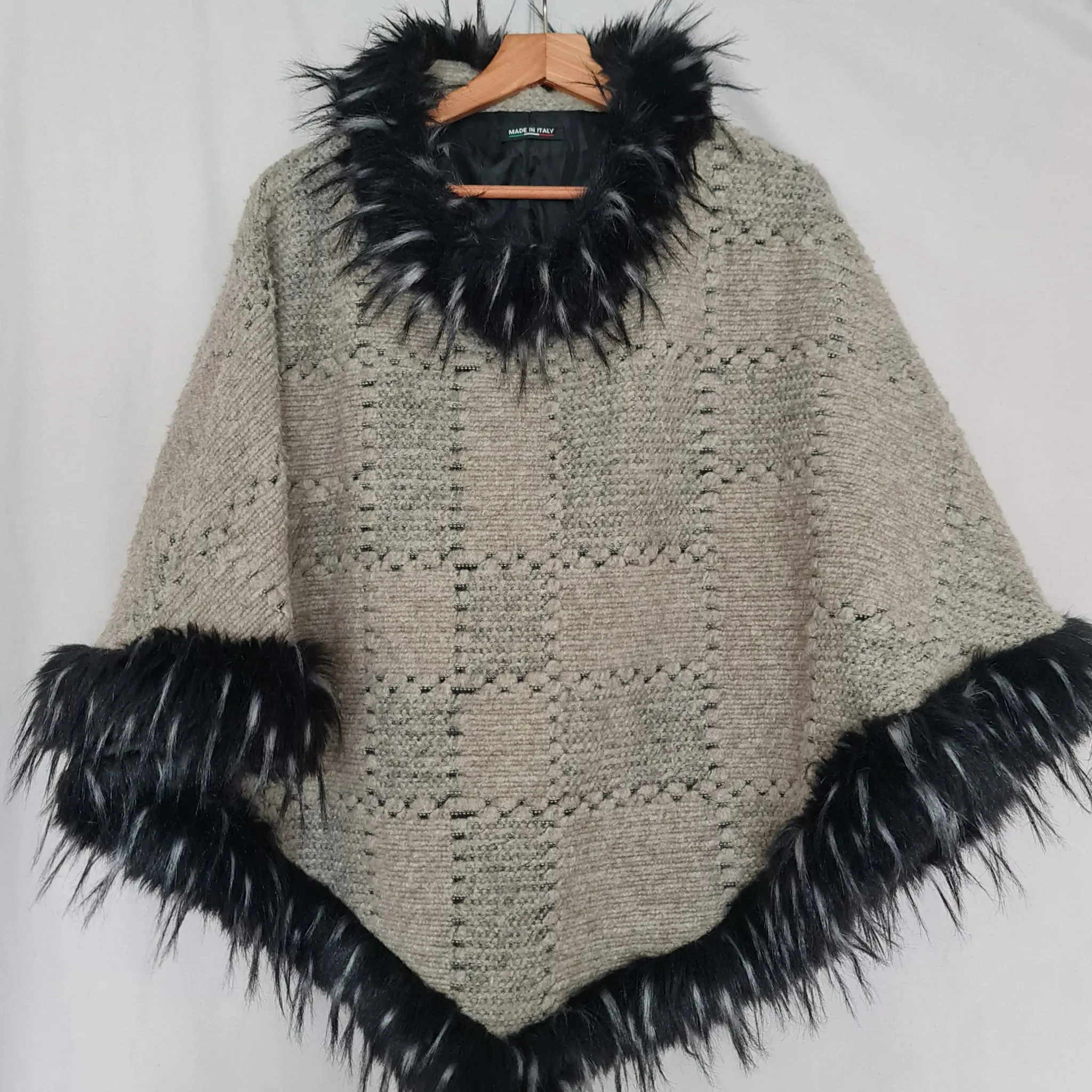 Made In Italy Grey & Black Colourblock Poncho One size