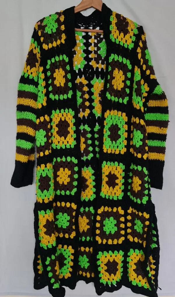 Hand Knitted Floral Granny-Square Pattern Cardigan L / UK 16-18