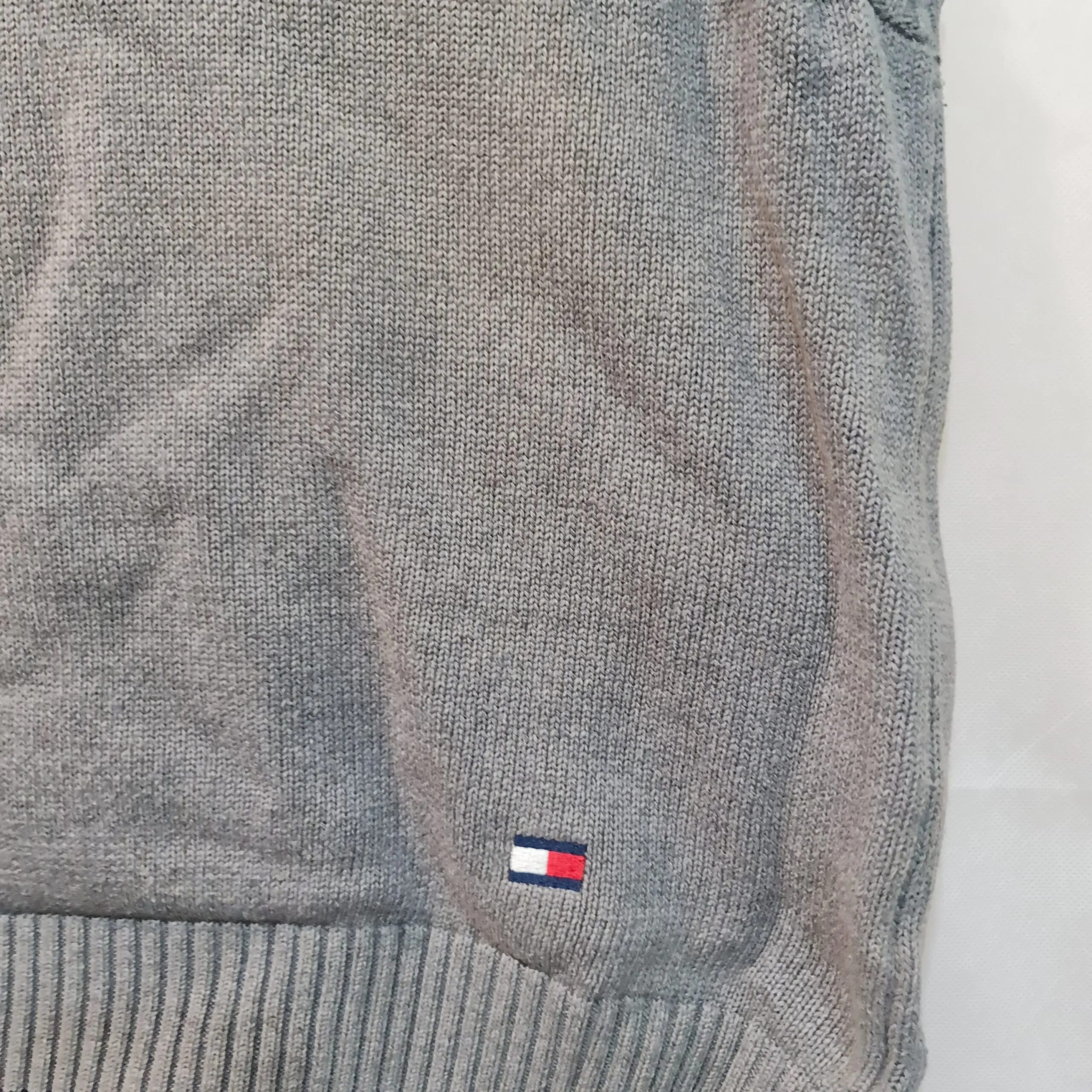 Tommy Hilfiger Men's Grey Flag Logo Jumper L - Image 3