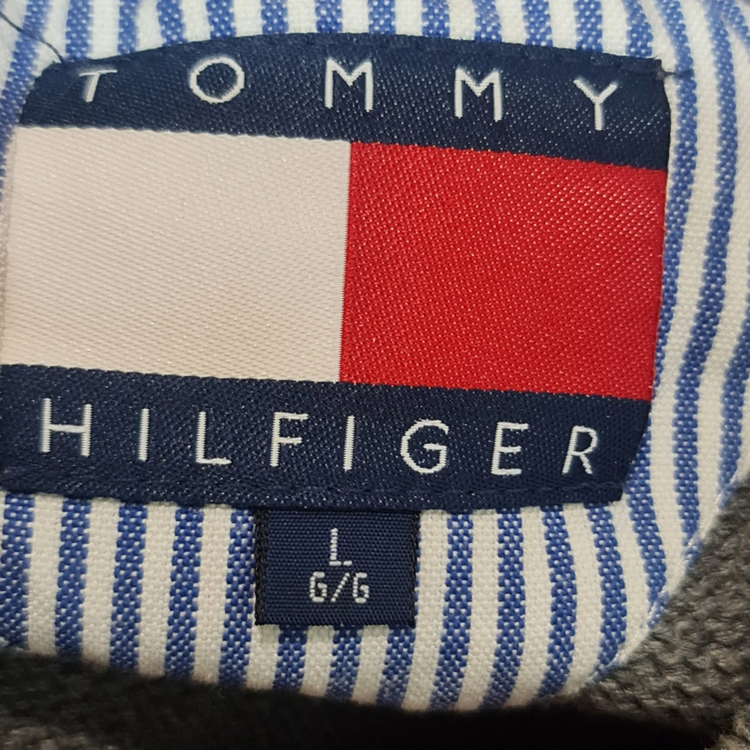 Tommy Hilfiger Men's Grey Flag Logo Jumper L - Image 4
