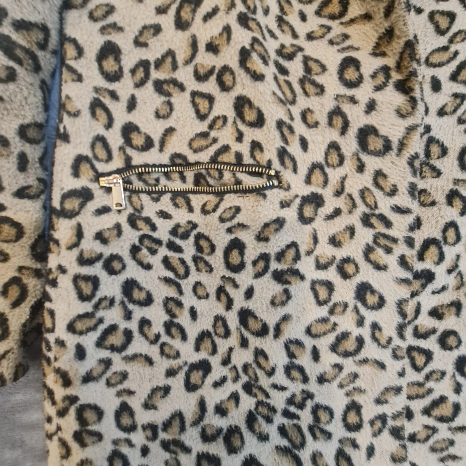 Primark Women’s Leopard Faux Fur Coat UK 10 - Image 2