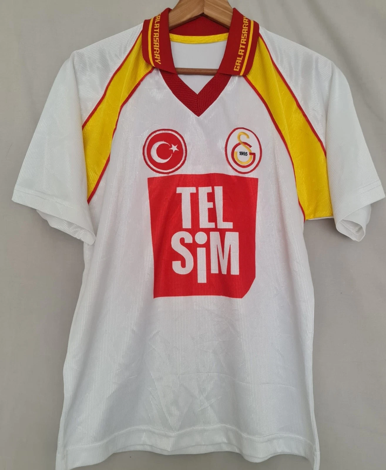 Galatasaray Retro Style Football Shirt Telsim No 10 White Red S
