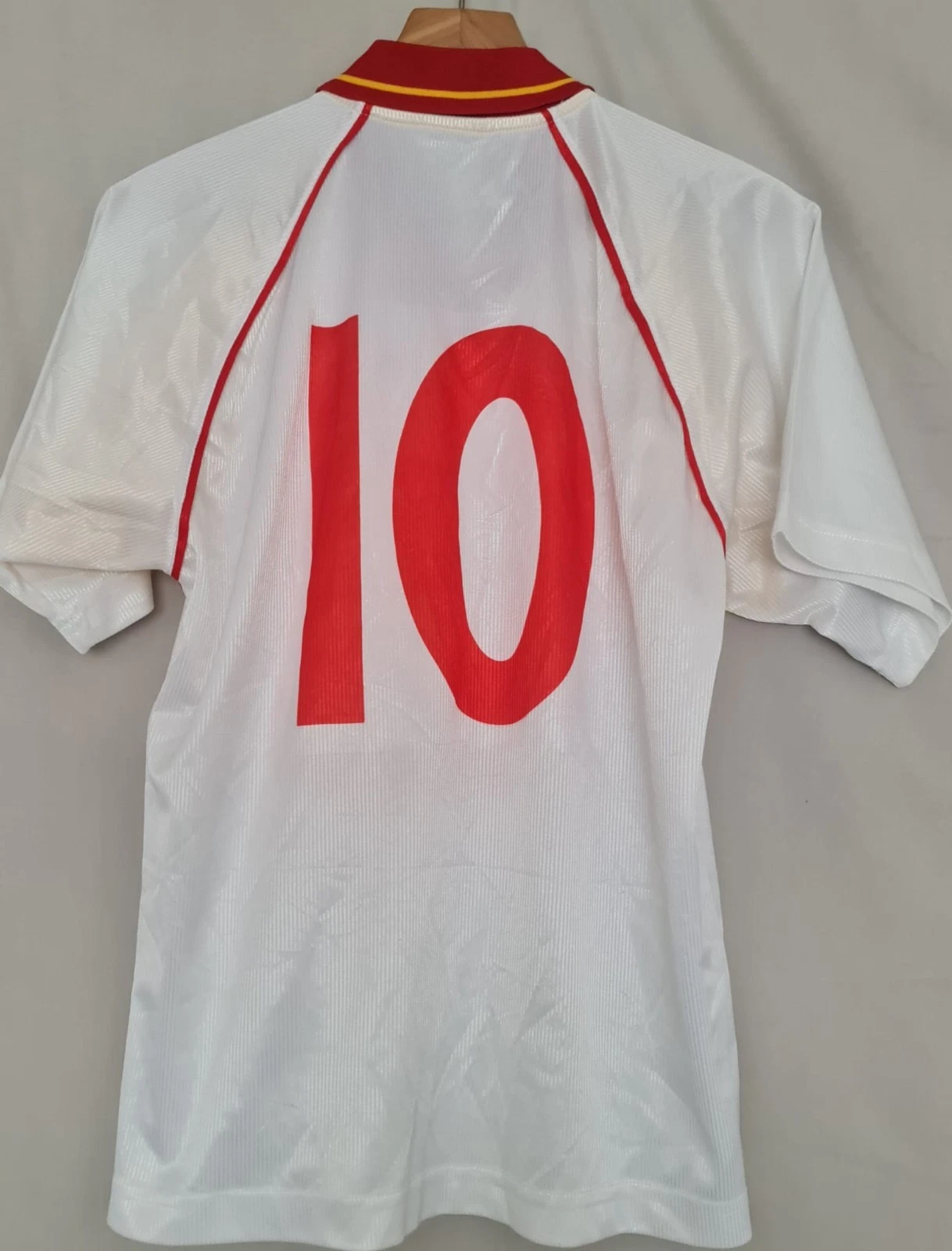 Galatasaray Retro Style Football Shirt Telsim No 10 White Red S - Image 2