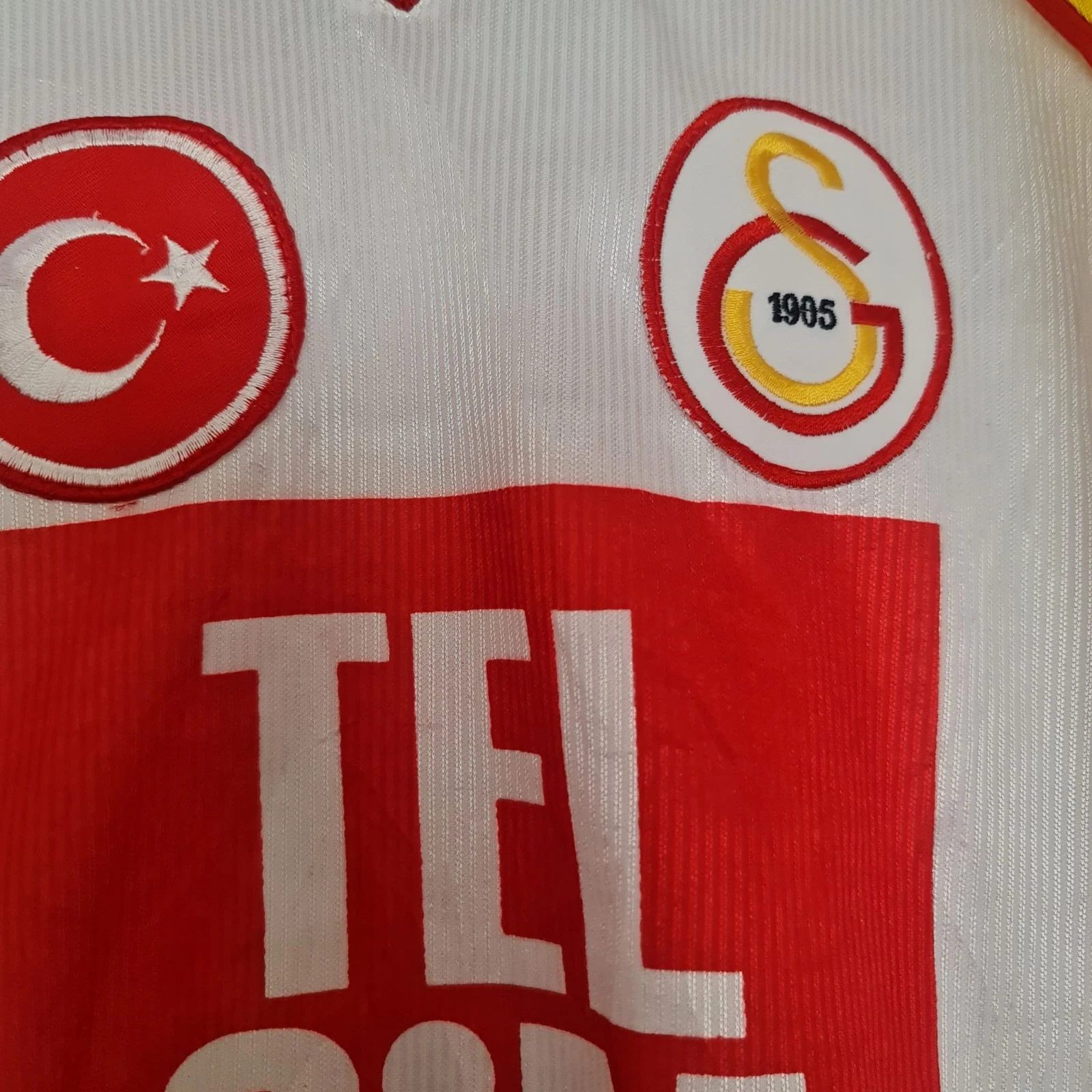 Galatasaray Retro Style Football Shirt Telsim No 10 White Red S - Image 3