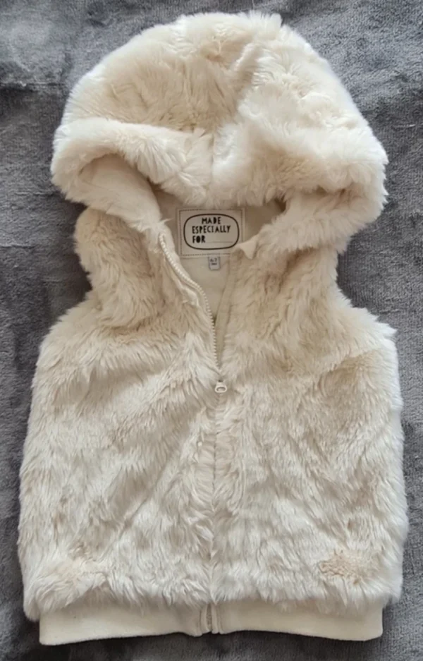 Marks & Spencer Girls Cream Faux Fur Gilet Hooded Age 6-7 Years