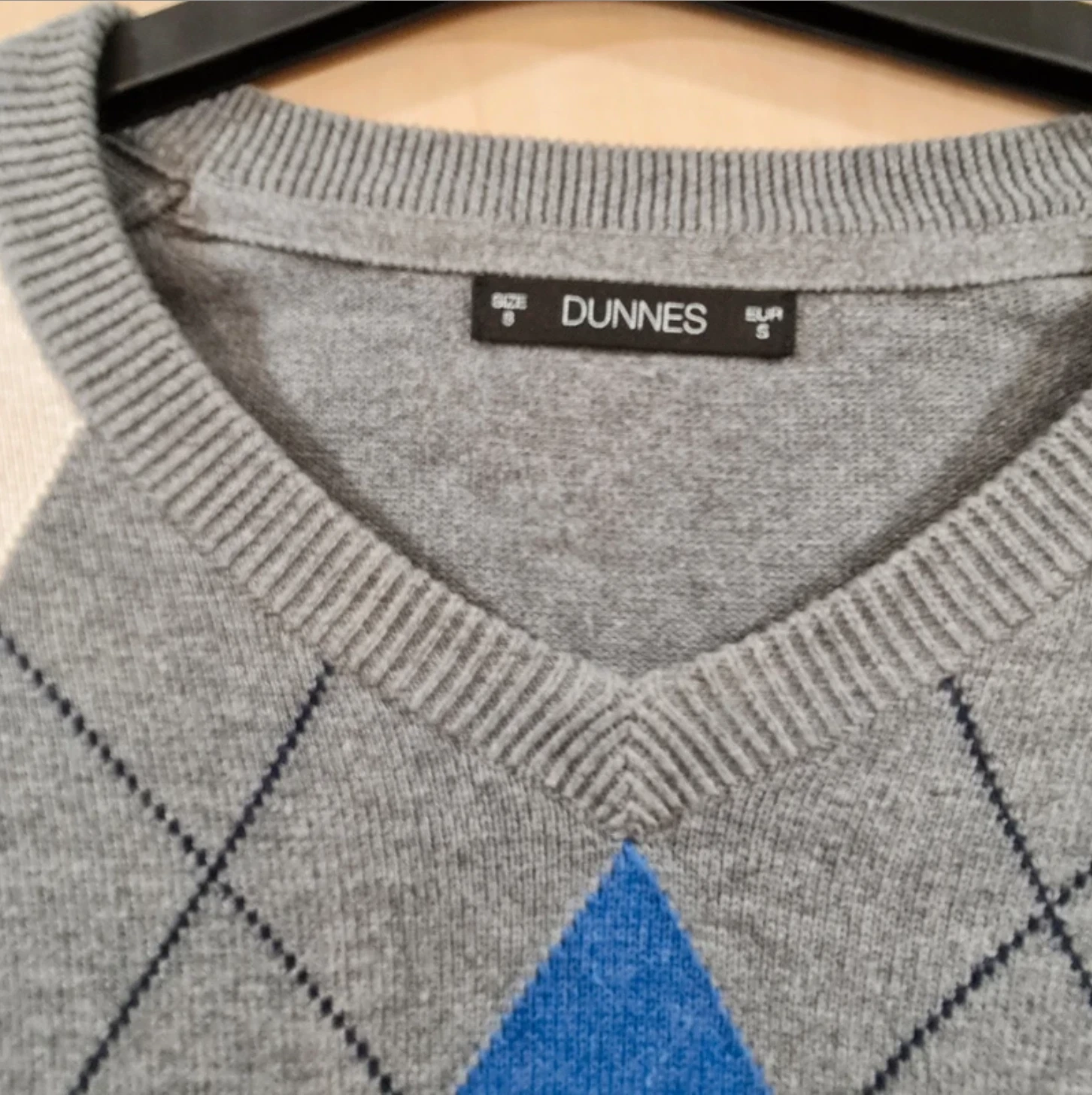 Dunnes Men’s Grey Blue Argyle Jumper V Neck Knit S - Image 2