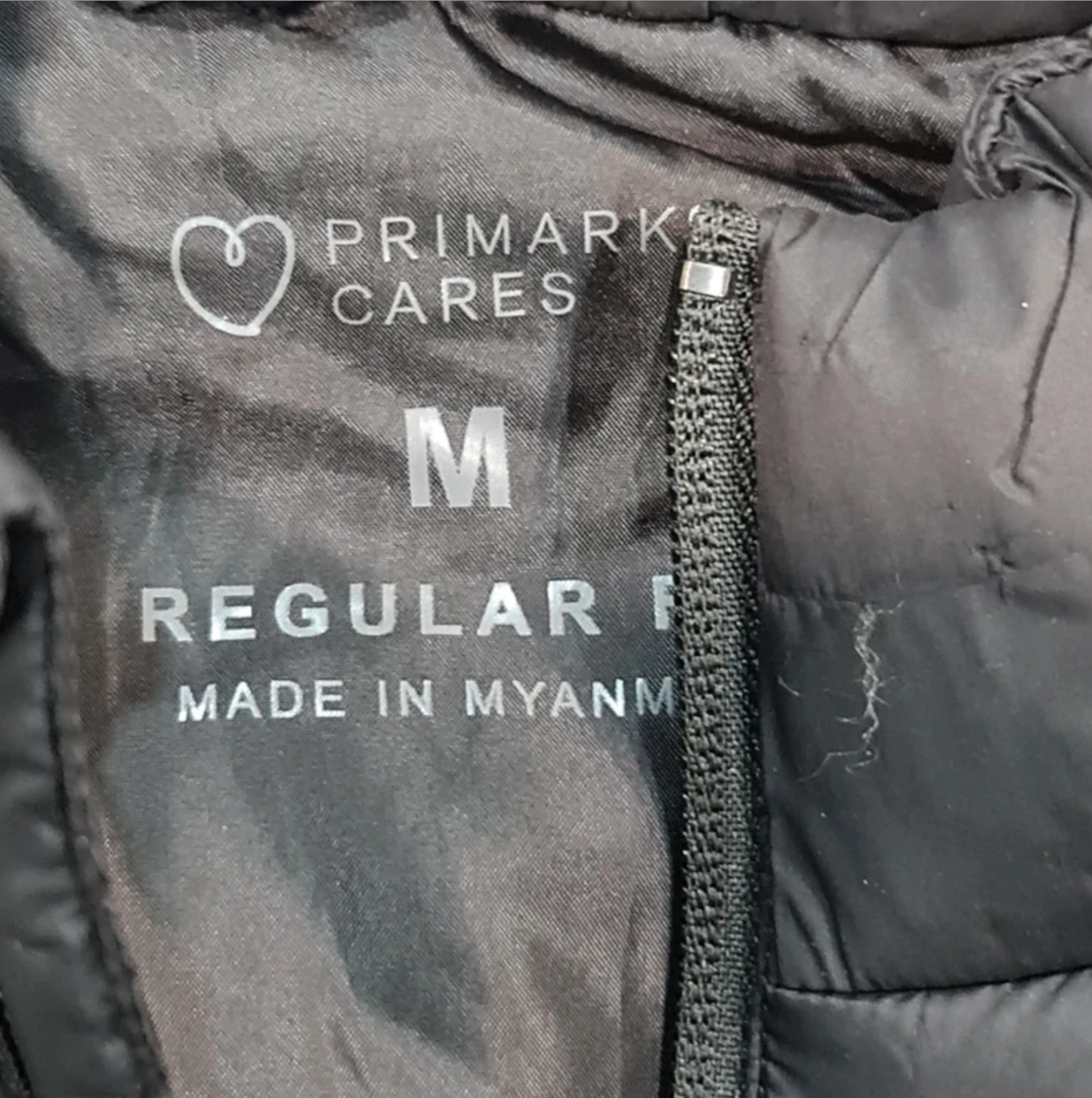 Primark Men’s Black Puffer Gilet Zip Up Sleeveless Jacket M - Image 2