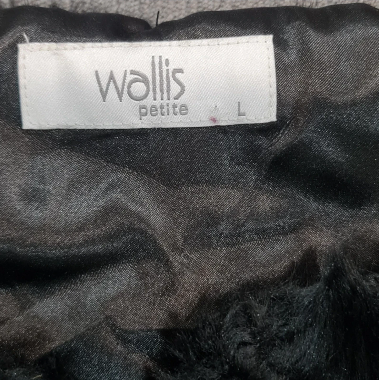 Wallis Petite Women’s Faux Fur Gilet Black Sleeveless UK 16-18 - Image 2