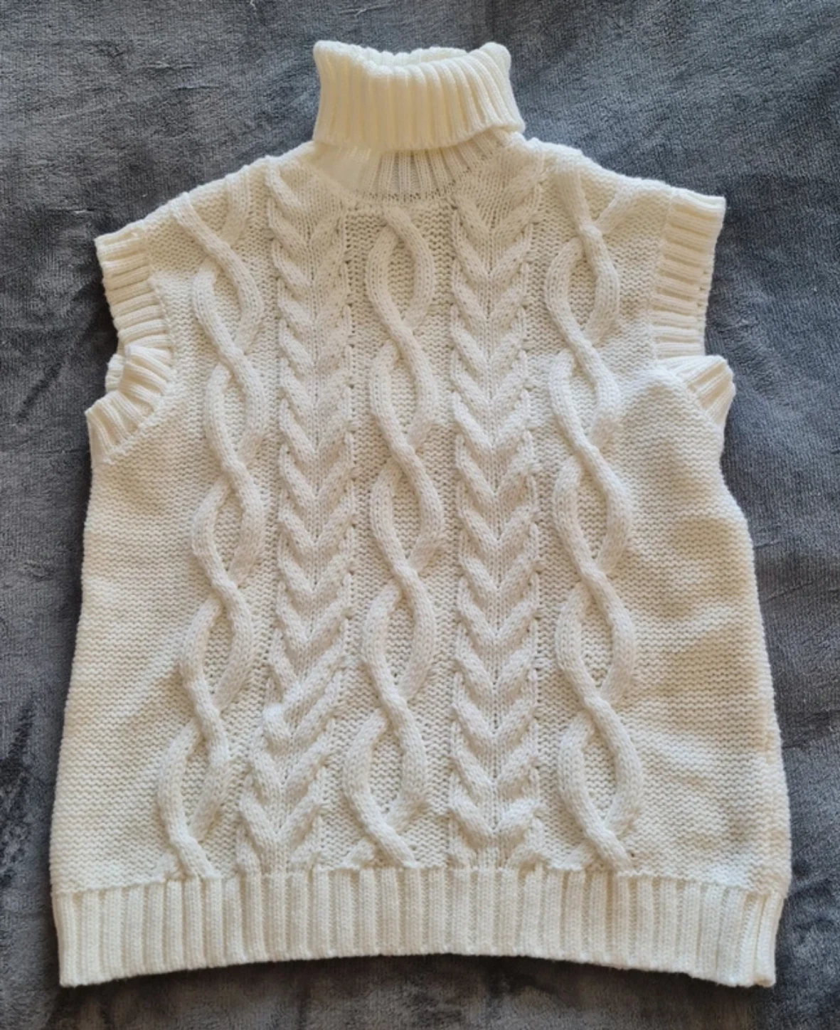 QED London Women’s Cable Knit Sleeveless Jumper Cream UK 16-18