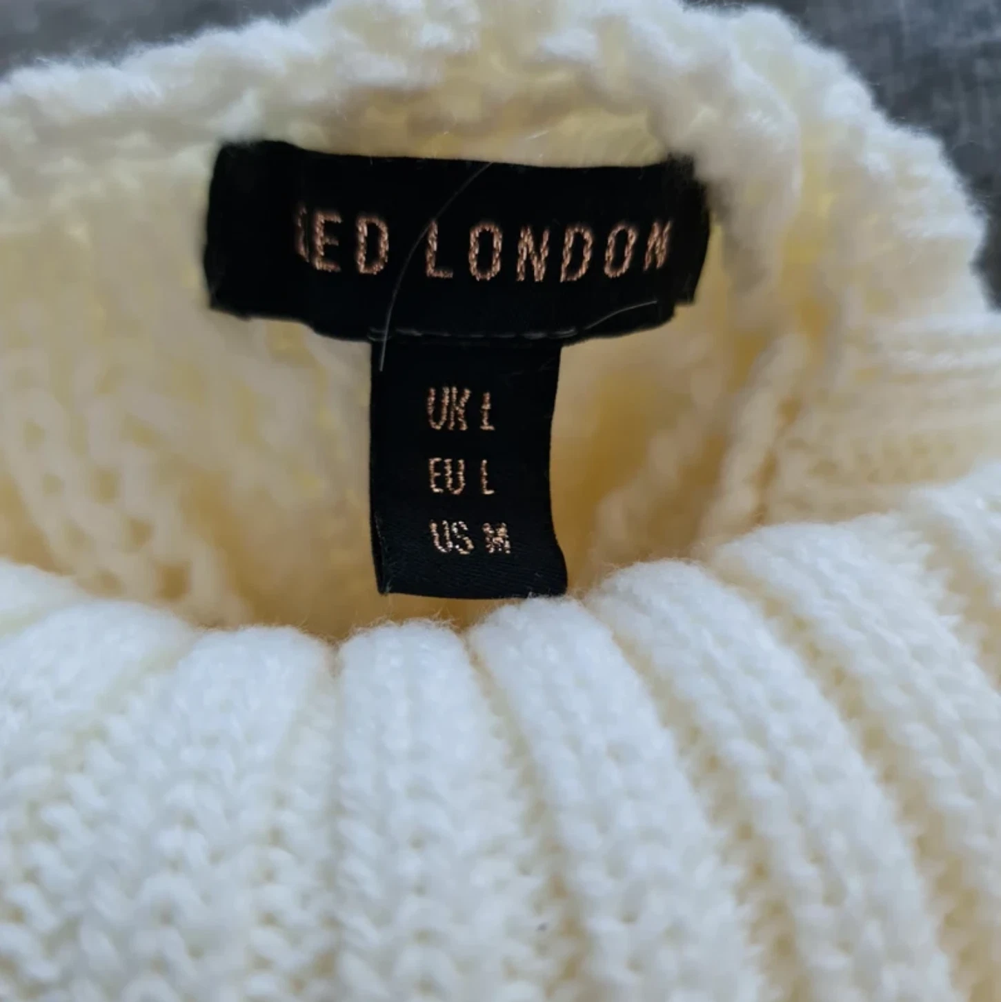 QED London Women’s Cable Knit Sleeveless Jumper Cream UK 16-18 - Image 2