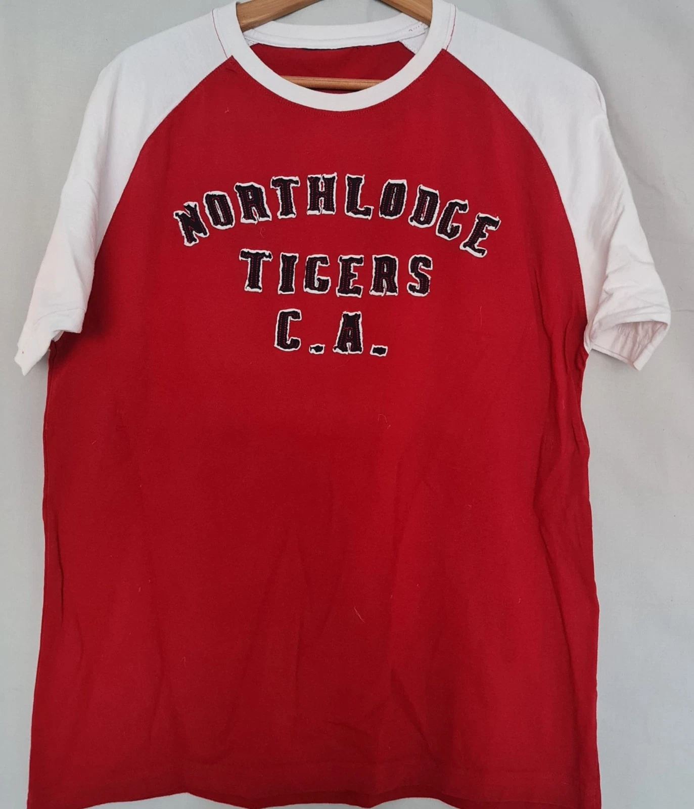 Cedar Wood State Red Baseball T-Shirt M Raglan Sleeve Graphic