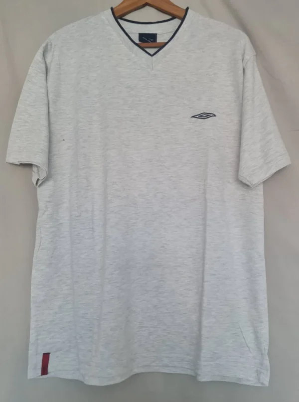 Umbro Grey V Neck T-Shirt Men’s Size L Short Sleeve Logo Tee