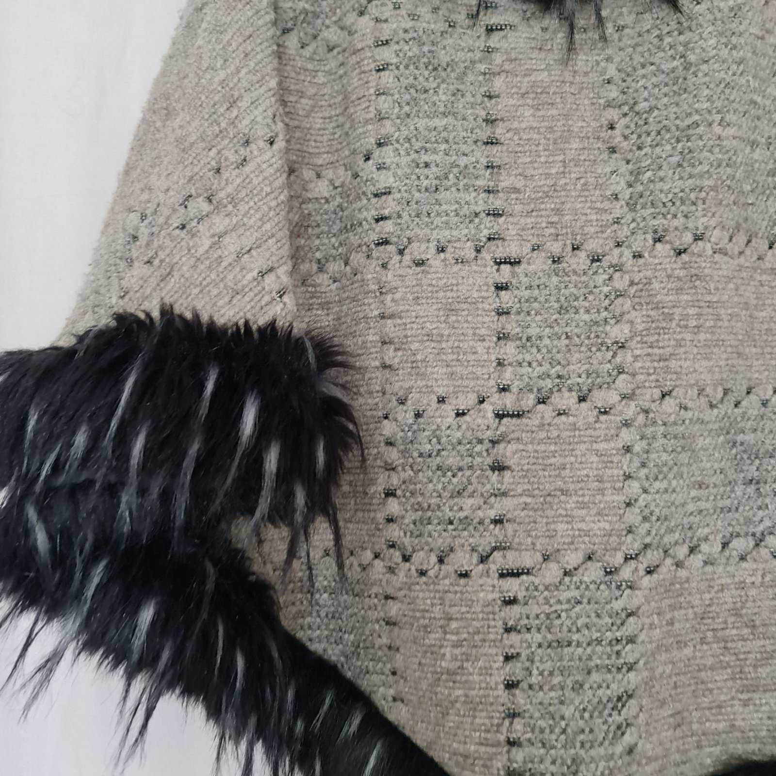 Made In Italy Grey & Black Colourblock Poncho One size - Image 4