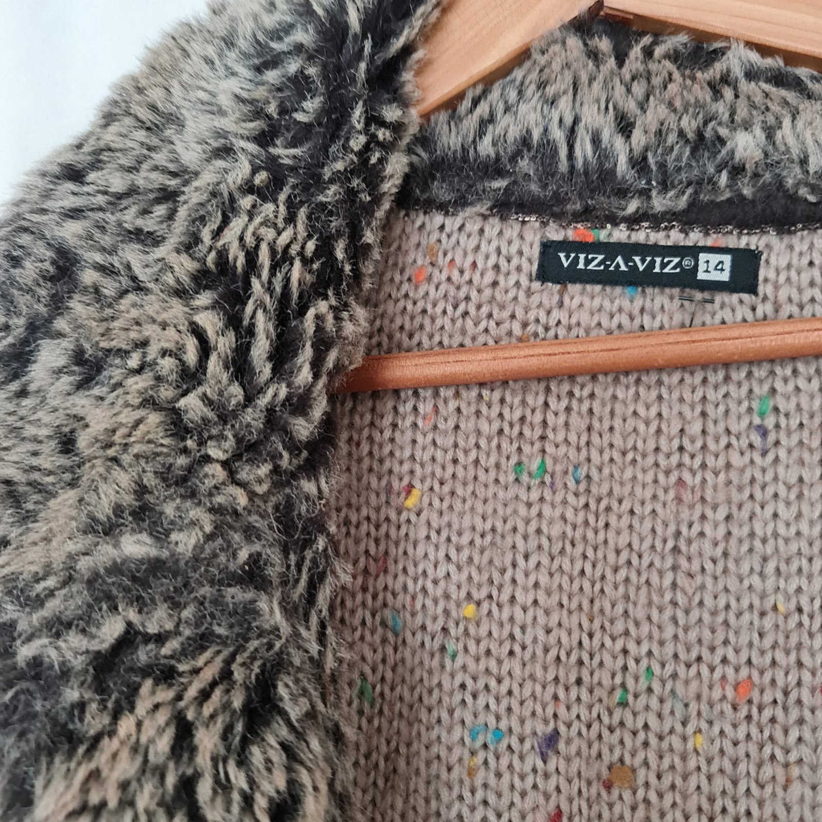 Viz-A-Viz Womens Beige Faux Fur Trim Cardigan M UK 12-14 - Image 3